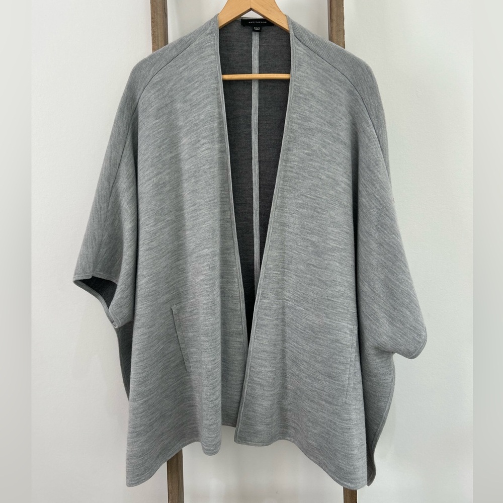 Ann Taylor Gray Poncho Cape Cardigan Wool Blend Pockets Open Front Size XS/S
